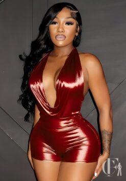 Combishort vinyle rouge décolleté profond femme