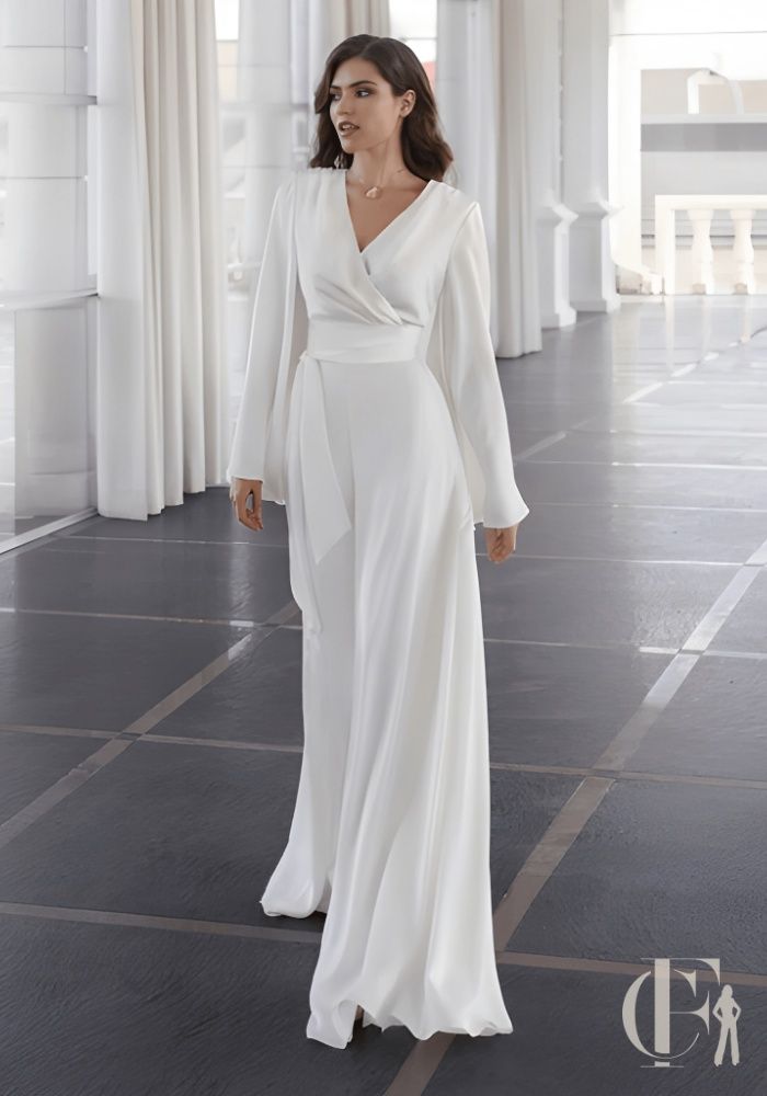 Combinaison blanche cache-cœur manches évasées pantalon palazzo fluide