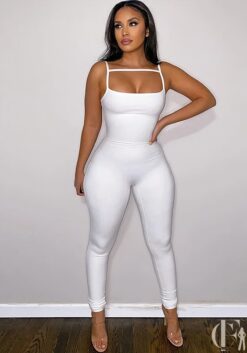 Combinaison soirée blanche moulante décolleté plongeant bretelles fines