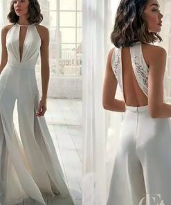 Combinaison pantalon blanche décolleté V profond encolure américaine