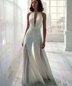 Combinaison blanche mariage col montant décolleté plongeant jambes évasées