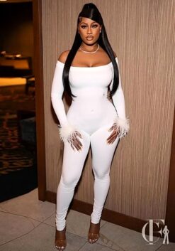 Combinaison soirée blanche épaules dénudées manches longues plumes