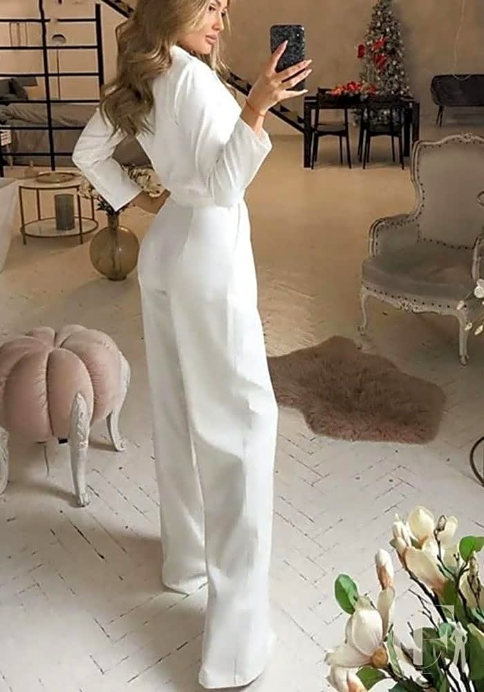 Combinaison blanche satinée cache-cœur manches longues jambe large