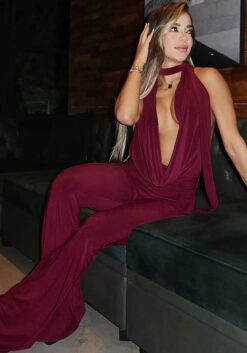 Combinaison bordeaux col montant dos nu jambes évasées soirée