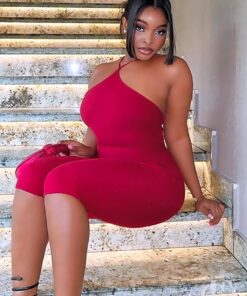 Combinaison moulante rouge bordeaux ajustée jambes courtes