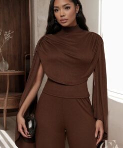 Combinaison chocolat col haut manches cape pantalon palazzo