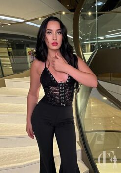 Combinaison noire bustier dentelle corset œillets métalliques pantalon large