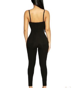 Combinaison soirée noire bretelles fines pantalon ajusté cheville