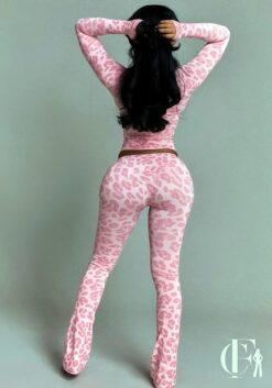 Ensemble crop top zippé pantalon flare rose motif léopard Y2K